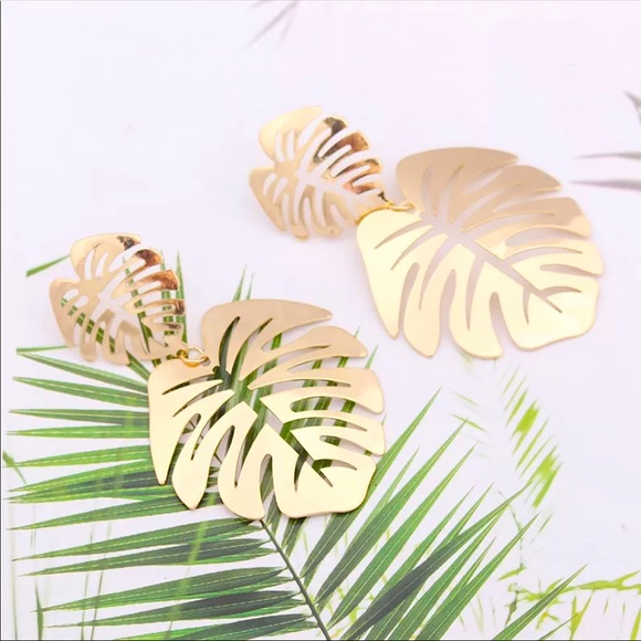 “Lila” Palm Tree Leaf Cut Out Botanical Summer Festival Party Gold Cute Earrings - Picture 7 of 7